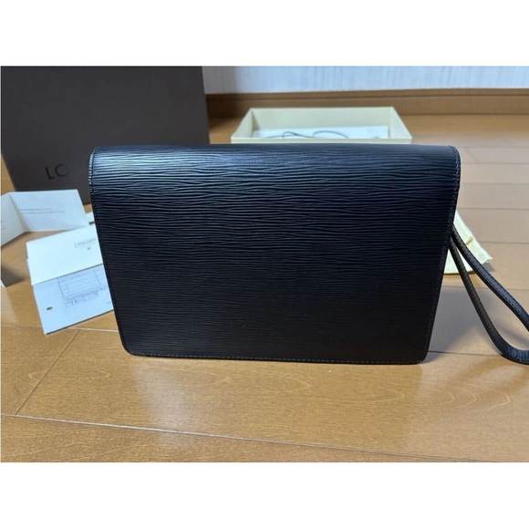 Louis Vuitton Black Leather Clutch with Gold Clasp - Picture 5 of 11